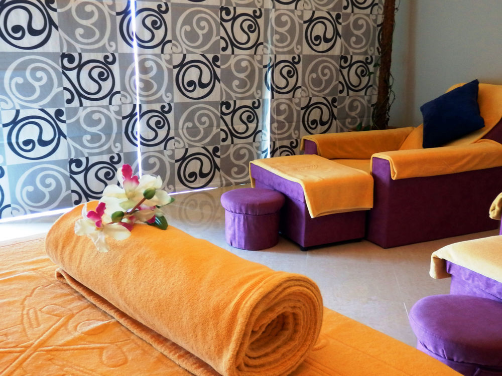 Отель Al Hamra Village 4*